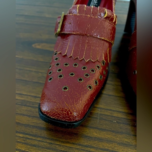 Matisse, women’s 6.5, crackled leather maroon fringe heeled buckle loafers - Picture 4 of 11